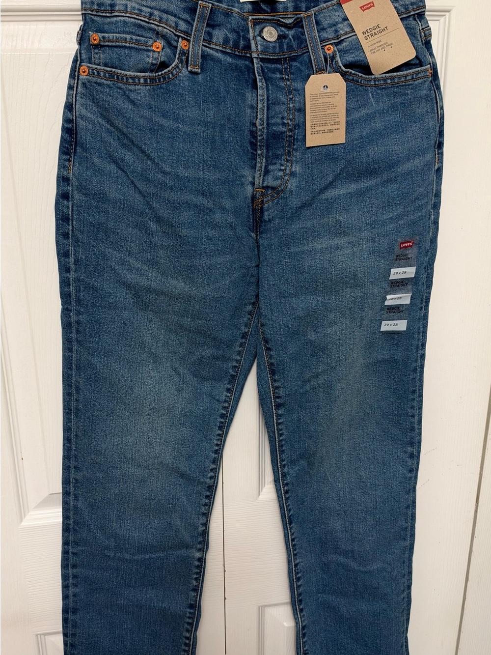 Levi’s Wedgie Straight High-Rise Jeans – Size 29 x 28 / Women’s 8 – NWT